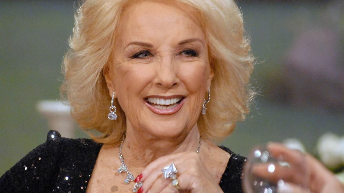 Mirtha Legrand se encuentra internada con un cuadro bronquial