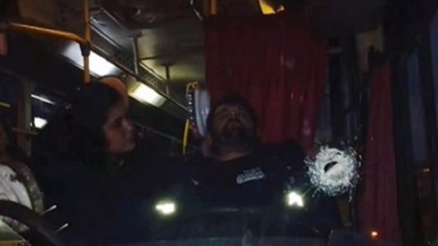 Atacan bus que ingresó a un barrio necesitado de transporte público en Capiatá