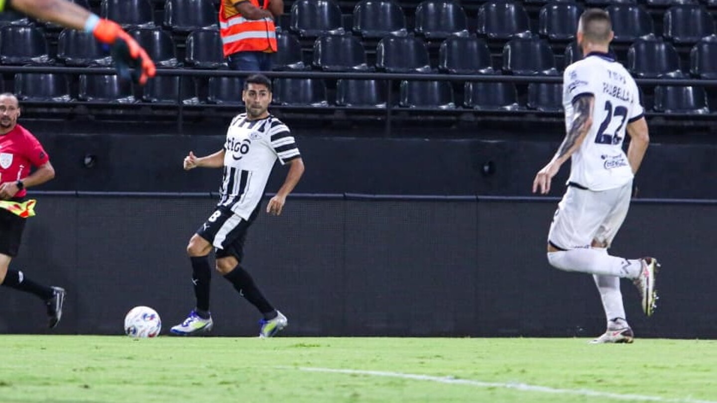 Libertad, por afianzarse en la cima, se enfrenta con Ameliano
