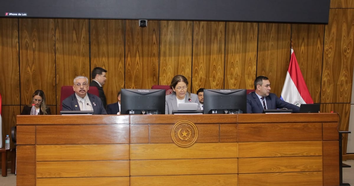 Ministro de Salud anuncia controles estrictos al desempeño de los médicos