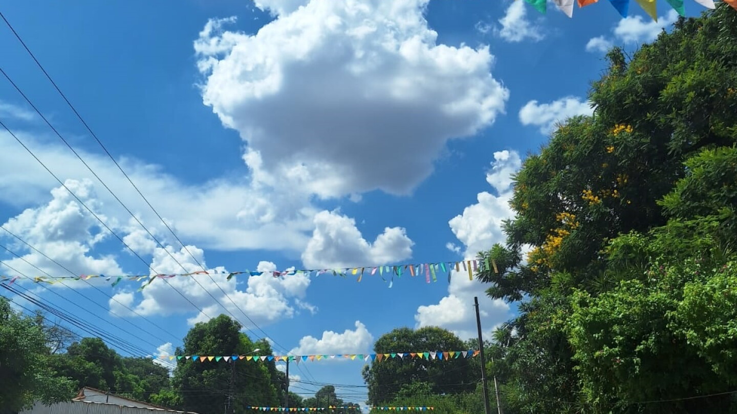 Viernes caluroso, con vientos del noreste y elevada humedad en el ambiente