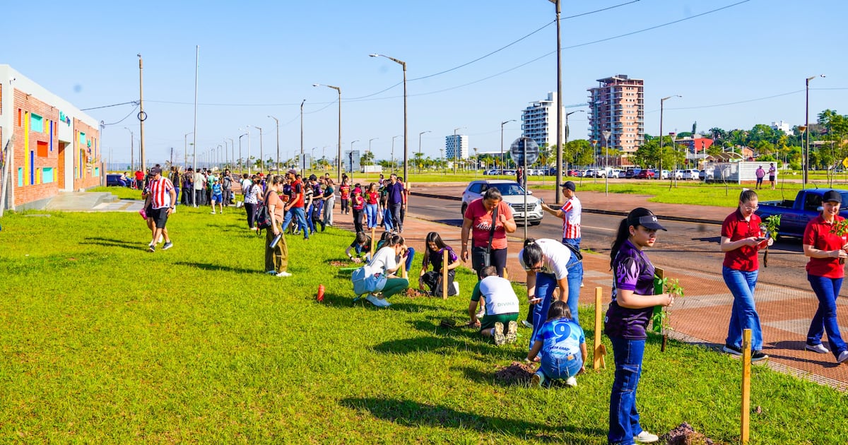 UNAE Verde suma más de 400 árboles nativos en el predio del Caipi de Encarnación