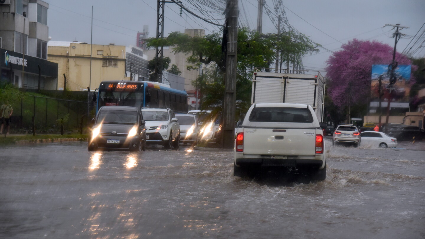 Alta posibilidades de lluvias con tormentas eléctricas para 13 departamentos, dice Meteorología