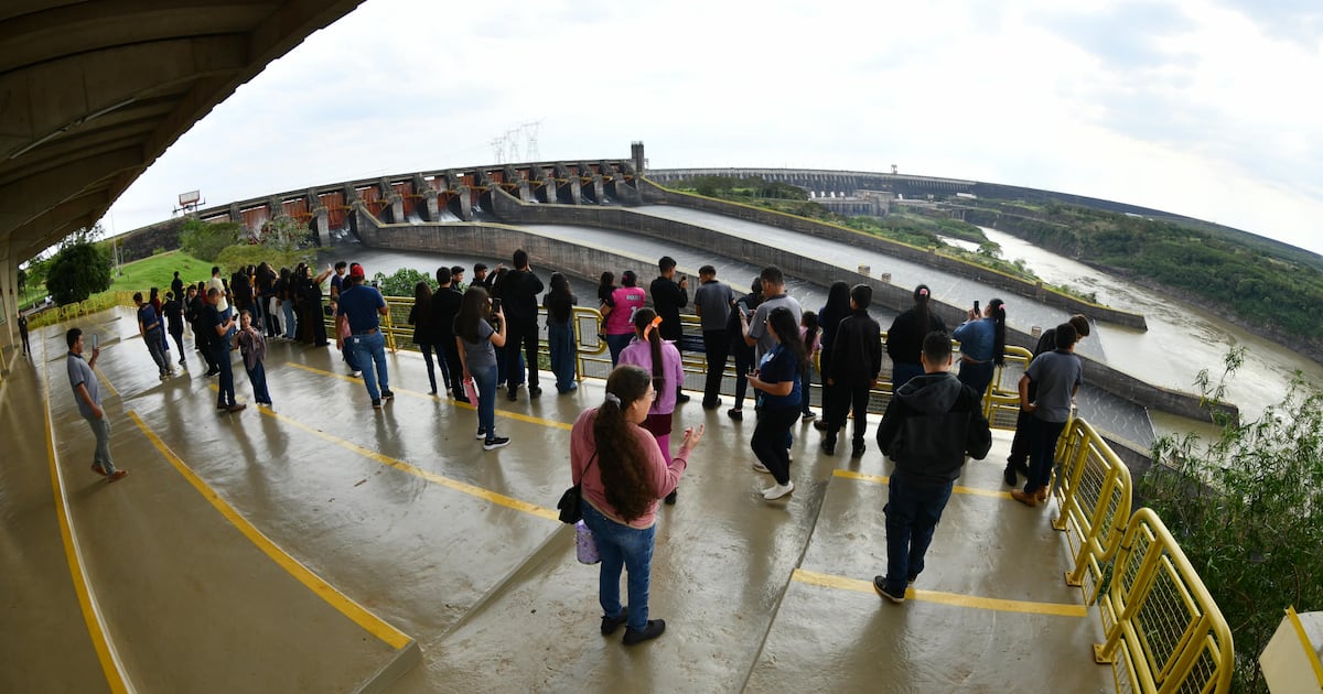 Itaipú prevé reabrir las compuertas de su vertedero el fin de semana