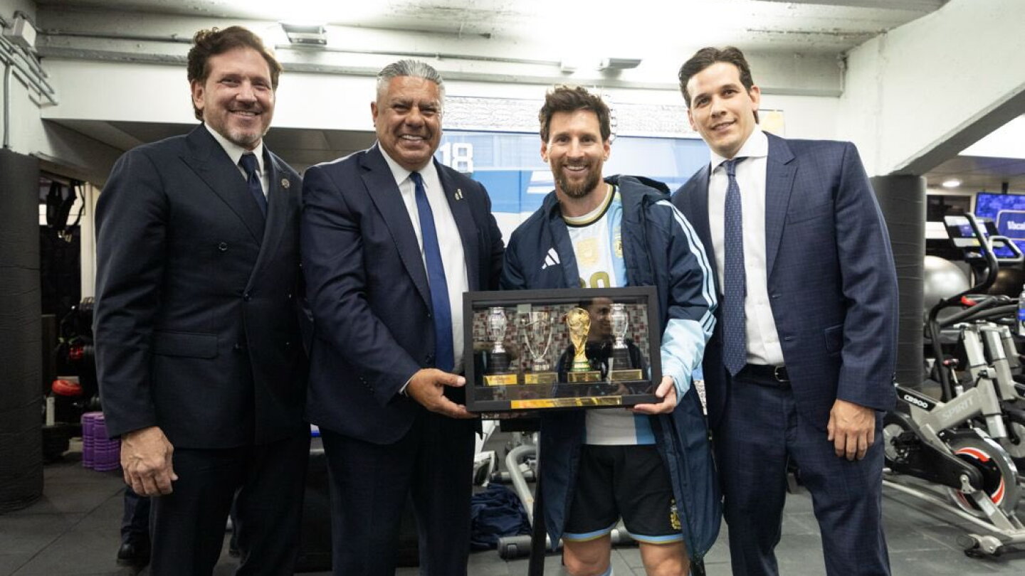 Domínguez desafía a Messi a jugar la Copa Libertadores
