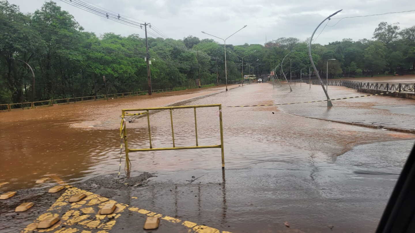 Cierre de avenida e inundaciones en CDE tras intensas lluvias