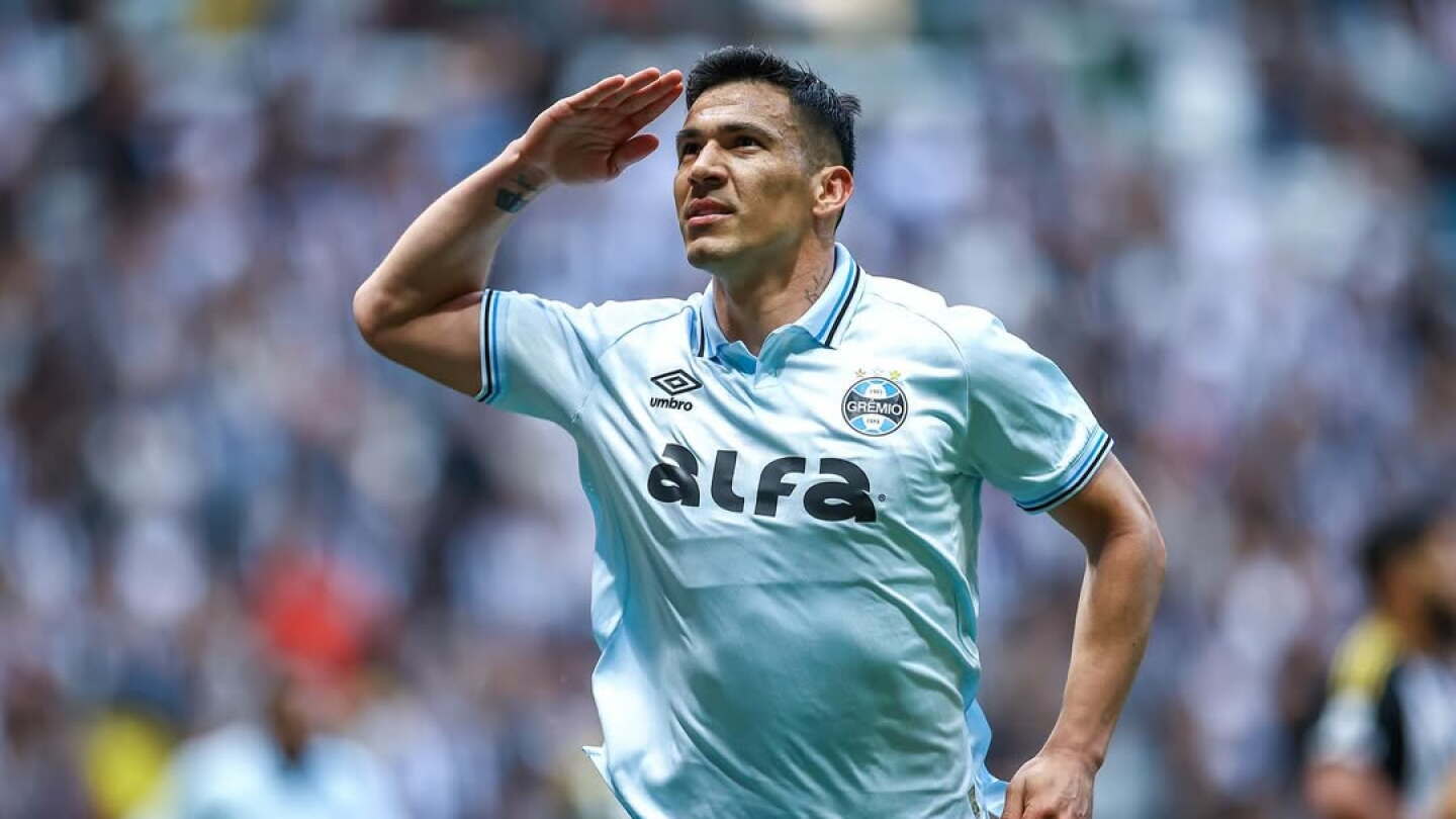 Fabián Balbuena defiende a Renato Gaúcho