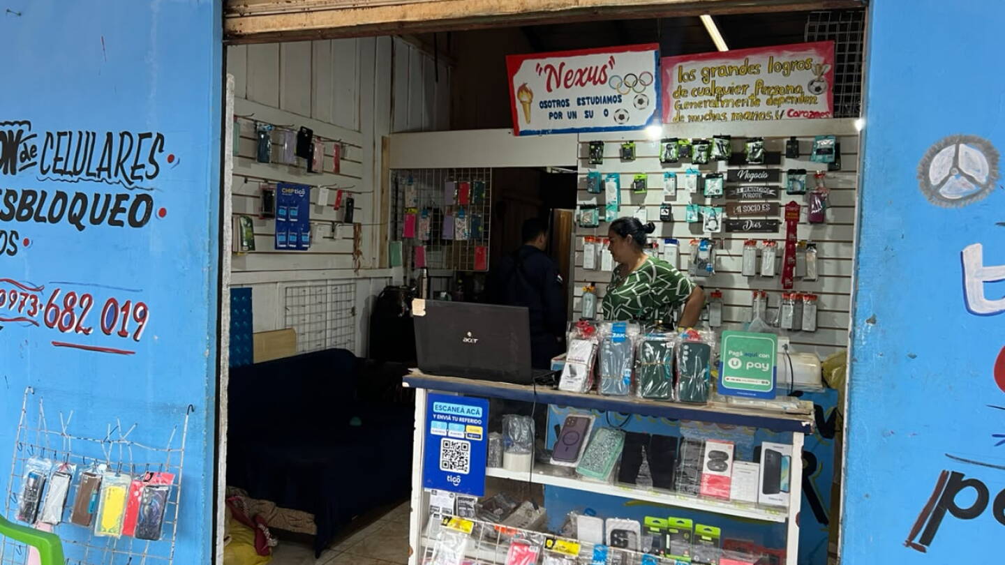 Hernandarias: Roban de un local 37 celulares a reparar de los clientes