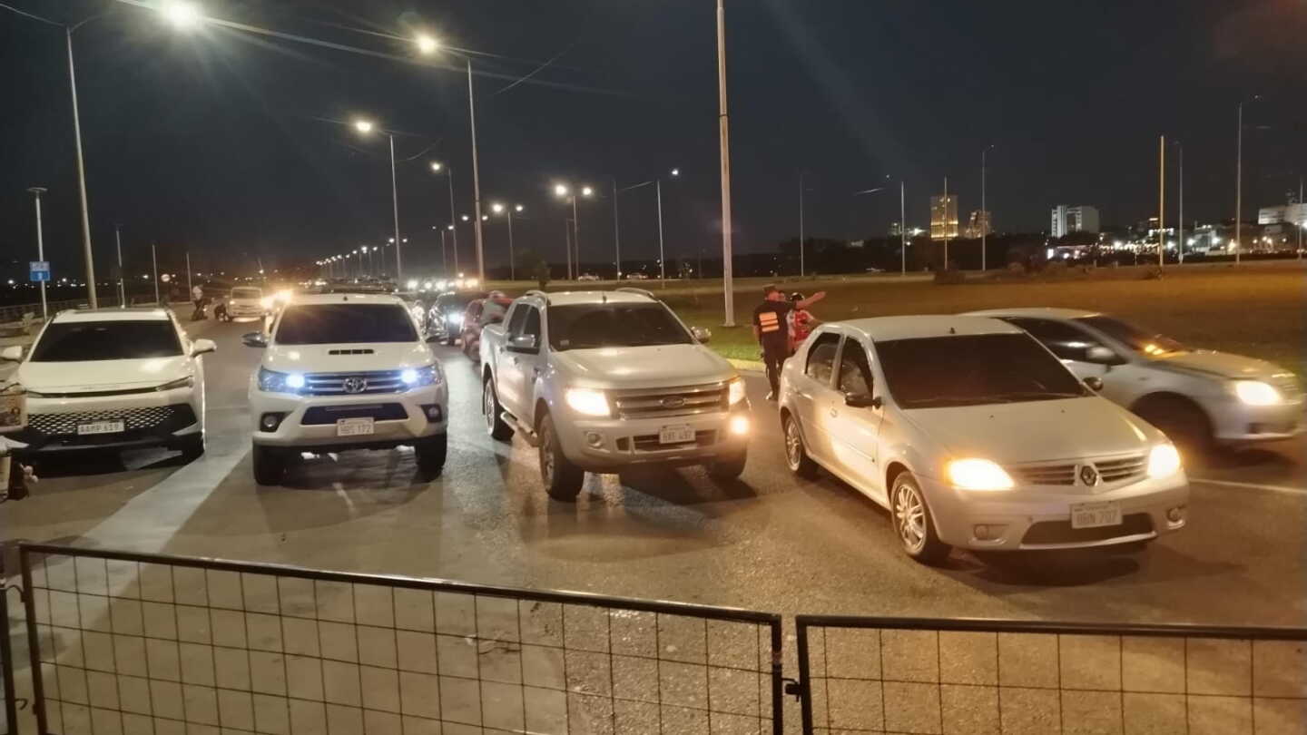 Caótico tránsito dificulta salida de Asunción ante cierre prolongado de la Costanera Norte