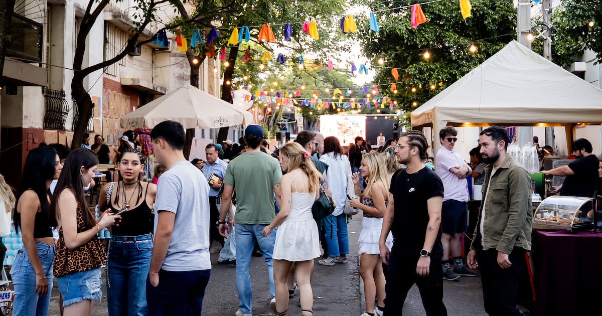El CCE Asunción transforma la calle Tacuary con la jornada comunitaria “El barrio galáctico”