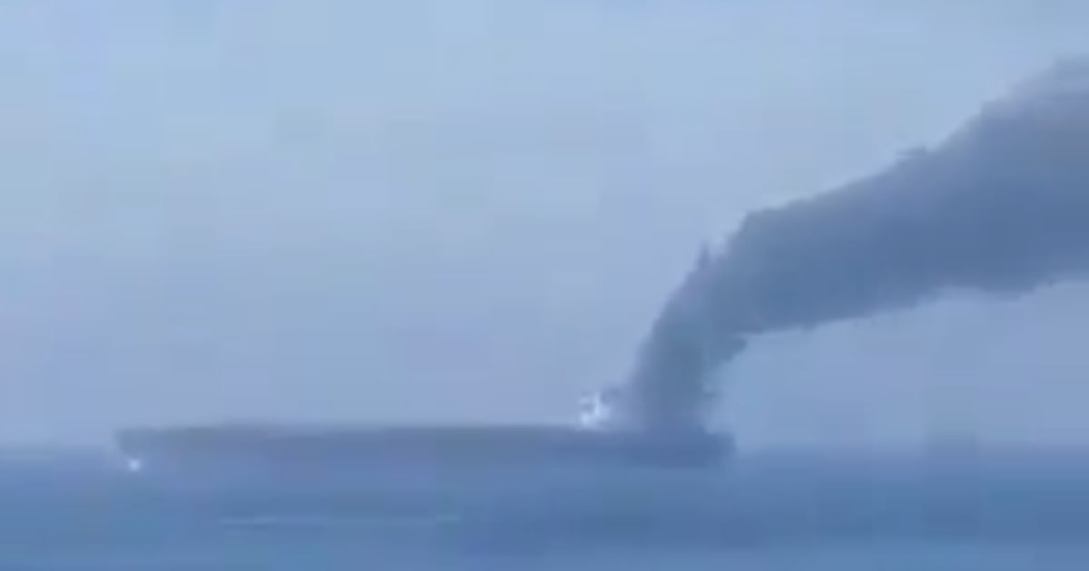 Dos petroleros se incendian tras chocar contra minas en el estrecho de Ormuz