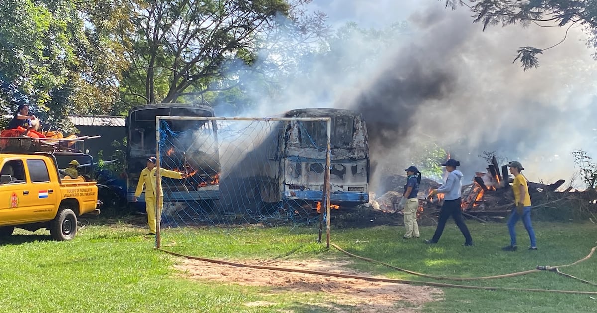 A Ultranza: incendio destruyó buses incautados que estaban en una comisaría de Curuguaty