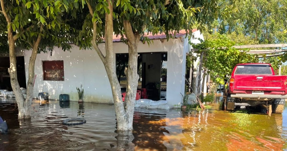 Inundaciones en Ñeembucú: crecida del Paraná tiene a la mitad de Cerrito bajo agua