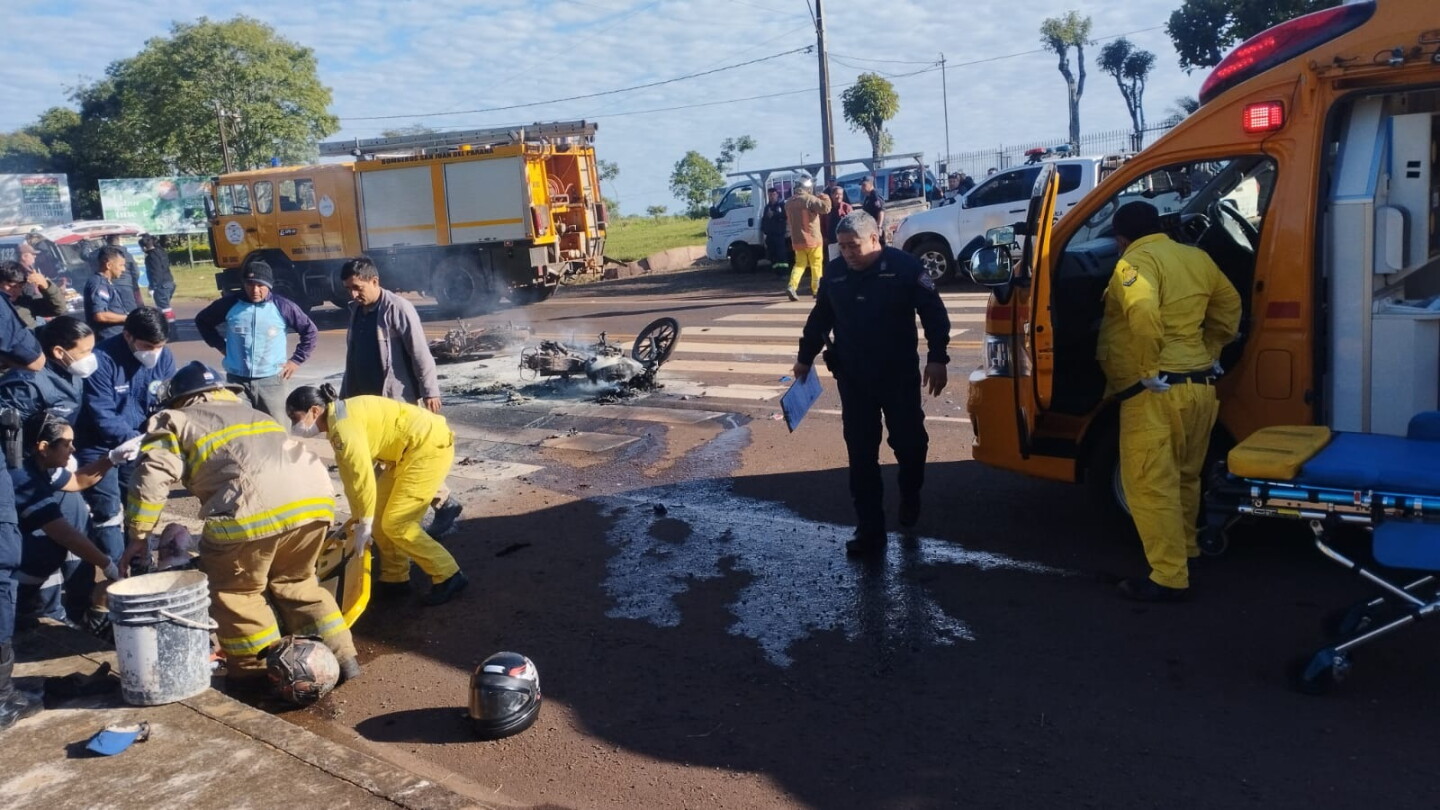 Itapúa: Brutal choque de motos en San Juan del Paraná deja tres personas lesionadas