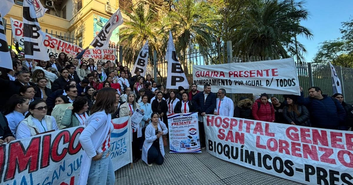 Bioquímicos convocan a huelga nacional de tres días por reajuste salarial