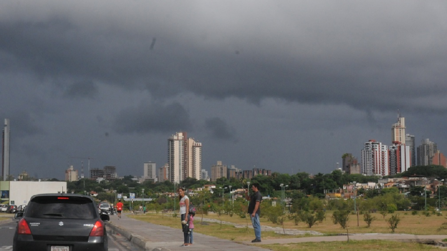 Tormentas persisten este jueves y se intensifican en el Sur y Este del país