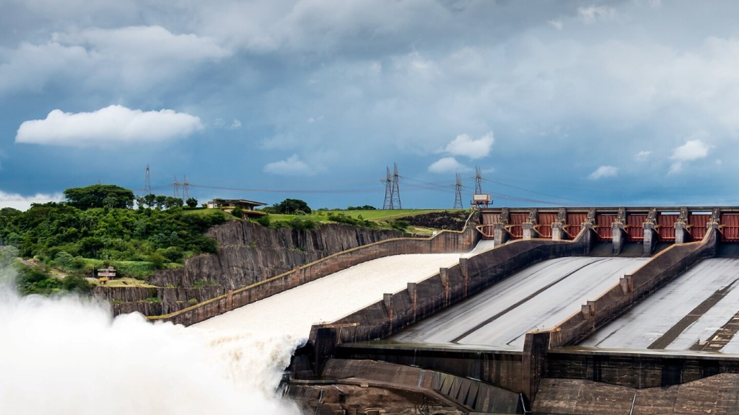 Crusoe y Araico formalizan acuerdo para centro de datos alimentado por energía de Itaipú