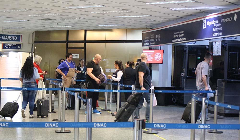 Más de 322.000 pasajeros pasaron por los aeropuertos internacionales de Paraguay