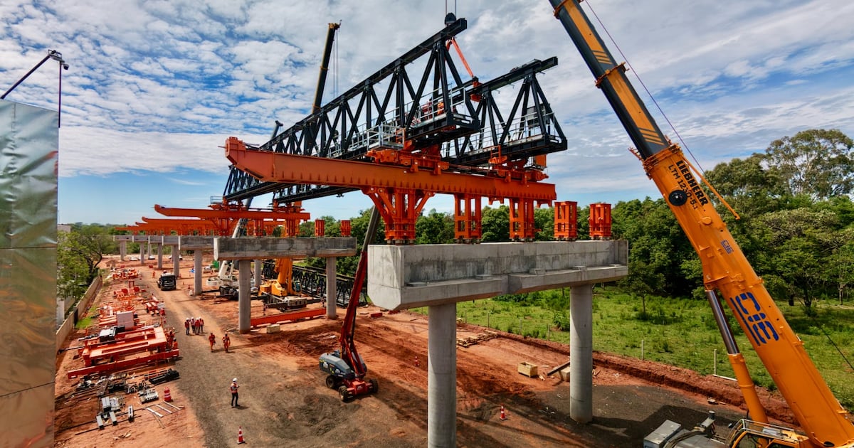 Megaviaducto de Luque: incorporan equipo de 420 toneladas para acelerar la construcción