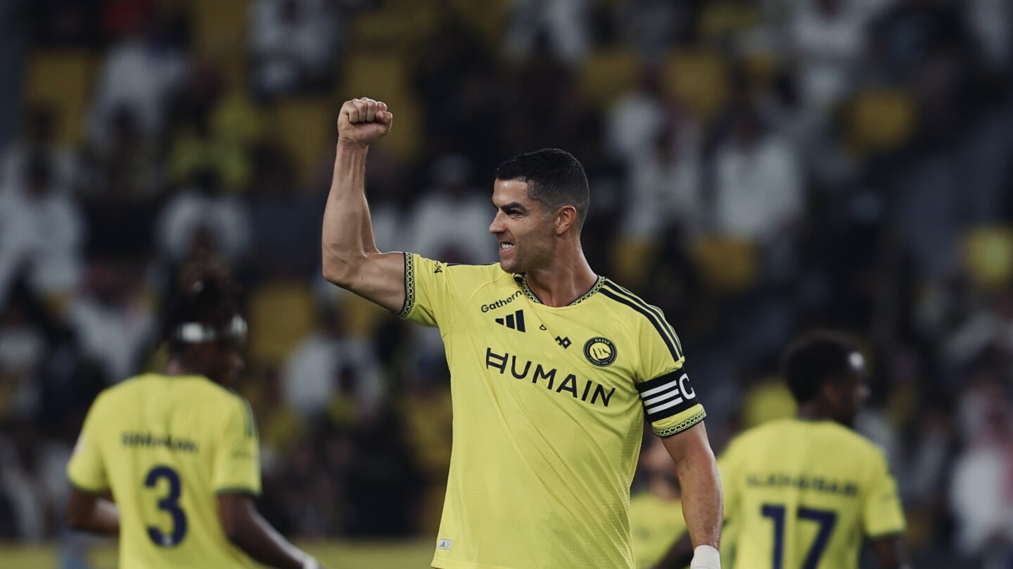 Cristiano Ronaldo alcanza los 985 goles con un triplete