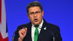 Entrevista BBC | Juan Orlando Hernández, expresidente de Honduras indultado por Trump:  "En el juicio a Maduro se va a confirmar que los políticos que negociaron con los narcos fueron otros"